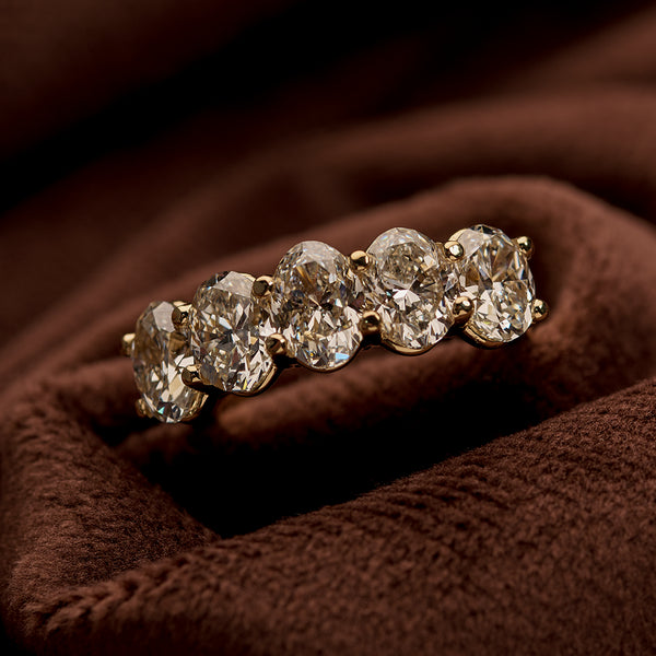 18K Gold Queen Oval Diamond Ring